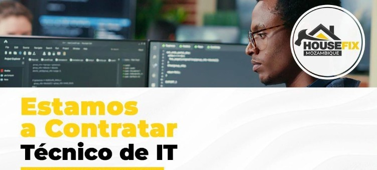 Anúncio de vaga de emprego para Técnico de IT na HouseFix Moçambique. Homem negro, com fone de ouvido, olhando para uma tela de computador enquanto um colega de trabalho está no fundo. O cartaz detalha as responsabilidades, perfil do candidato e como se candidatar