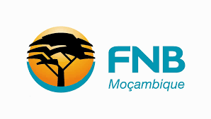 Logotipo do FNB Moçambique com a silhueta de uma árvore africana no pôr do sol